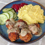 Recipe: Köttbullar med Gräddsås (Meatballs with Cream Sauce)