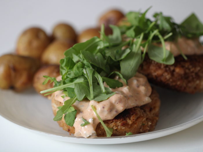 Salmon Cakes with Sriracha Tartar Sauce