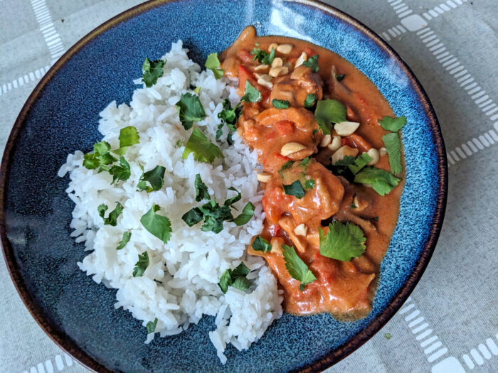 Frango com Manteiga de Amendoim (Chicken in Peanut Sauce)